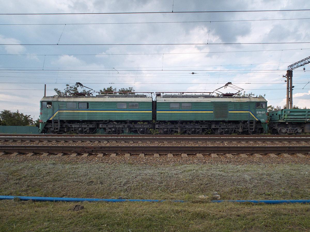 【铁道科普】苏联二战后第一代直—直流电传动电力机车——vl8型电力