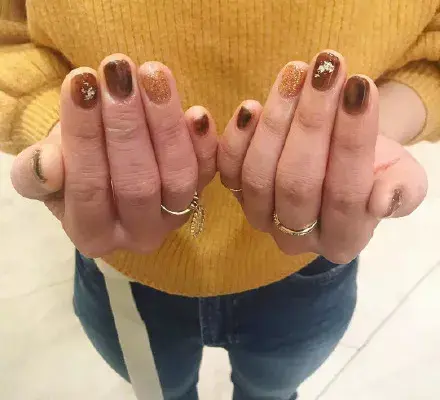 这里可能是最全的新年美甲集合了-新年美甲图片2021简单大方红色衣服