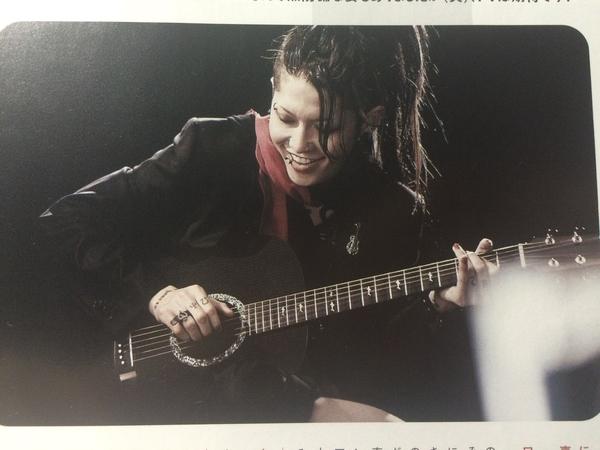 简谈视觉系出身的日本艺人miyavi