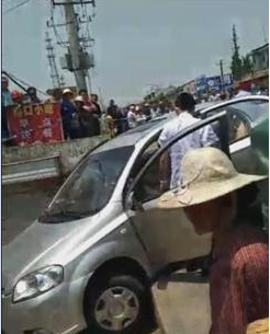 惊悚 车祸现场车内藏一女尸 驾驶员不翼而飞 知乎