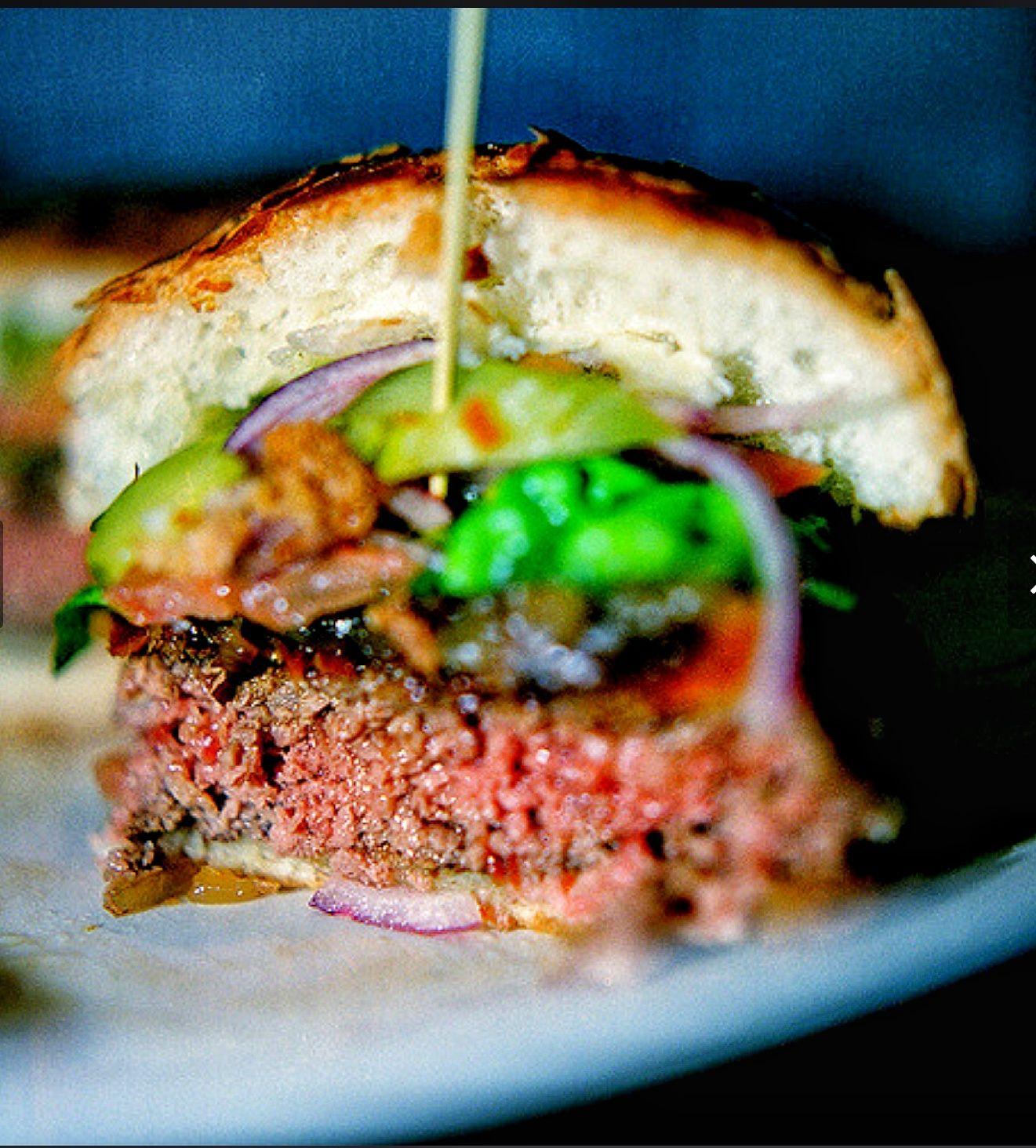 可以点medium rare,配上他们家的汉堡酱,味道很正,比什么byron gbk