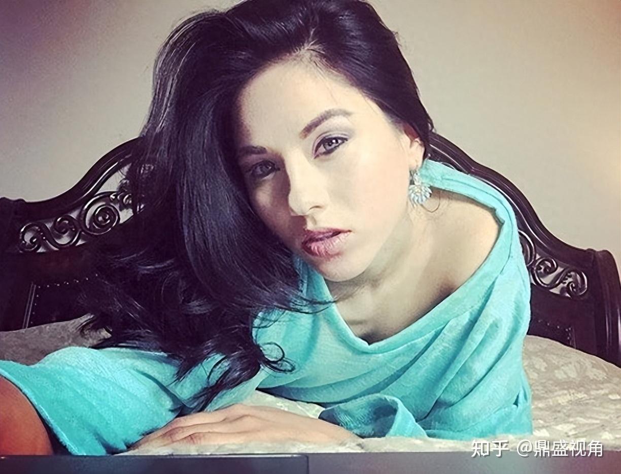 双馨年轻美女Aliana Summers、Kylie Rocket、Elektra Rose简介照片 - 知乎