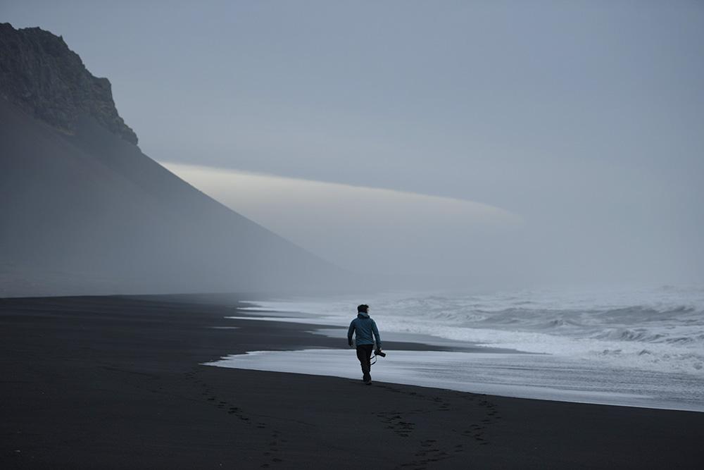 1. 有路你就往前走,要走出自己的范,千万不要僵在那拍背影.