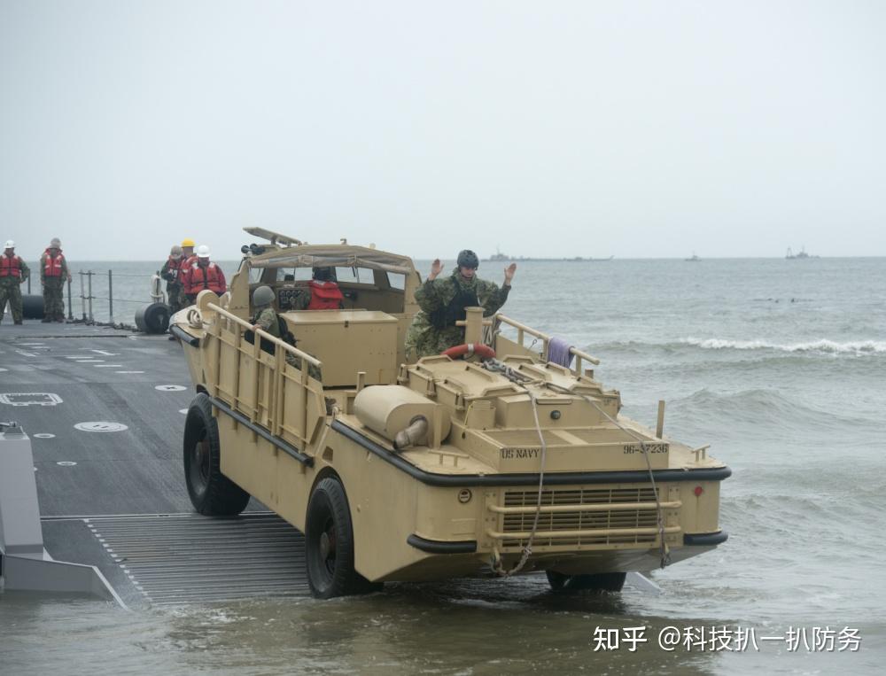 两栖运输车鼻祖满足水陆两用战术需求运载量巨大