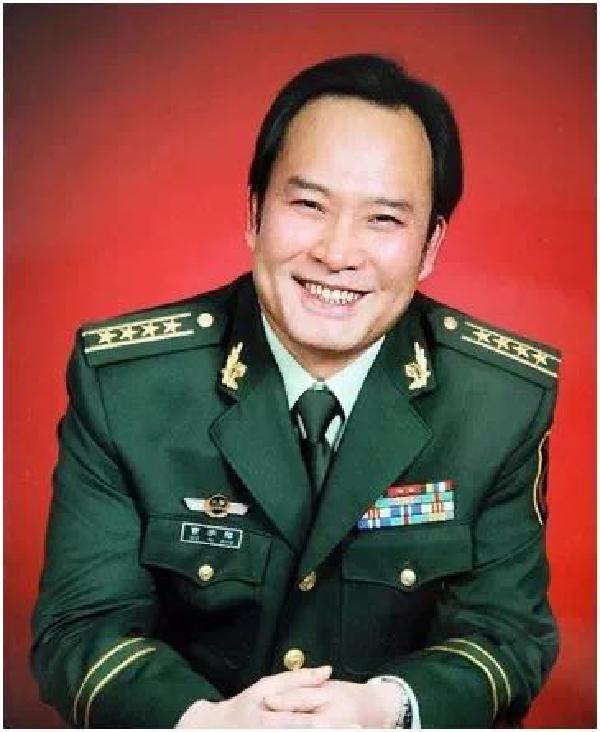 曹宇翔:我的诗里有辽阔的军号声 - 知乎