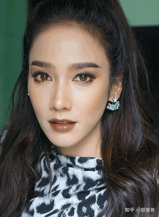 说的正是称霸泰娱24年的整容模板——aump(帕德容琶·砂楚)