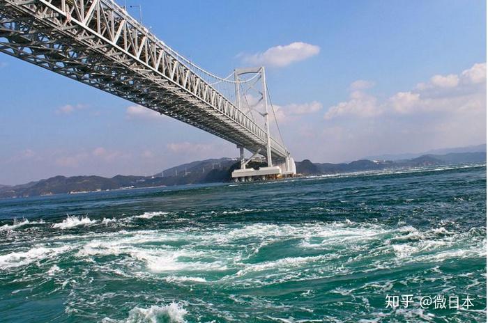 鳴門海峽位於德島縣鳴門市與兵庫縣南awaji市之間,在鳴門海峽的巨大