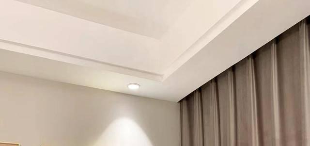 双眼皮 石膏线吊顶:双眼皮吊顶比较适合简约风格,想要更丰富的造型