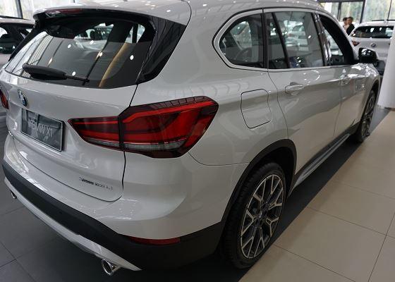 2021款宝马x1实车到店,轴距2780mm,2.0t爆发192马力! - 知乎