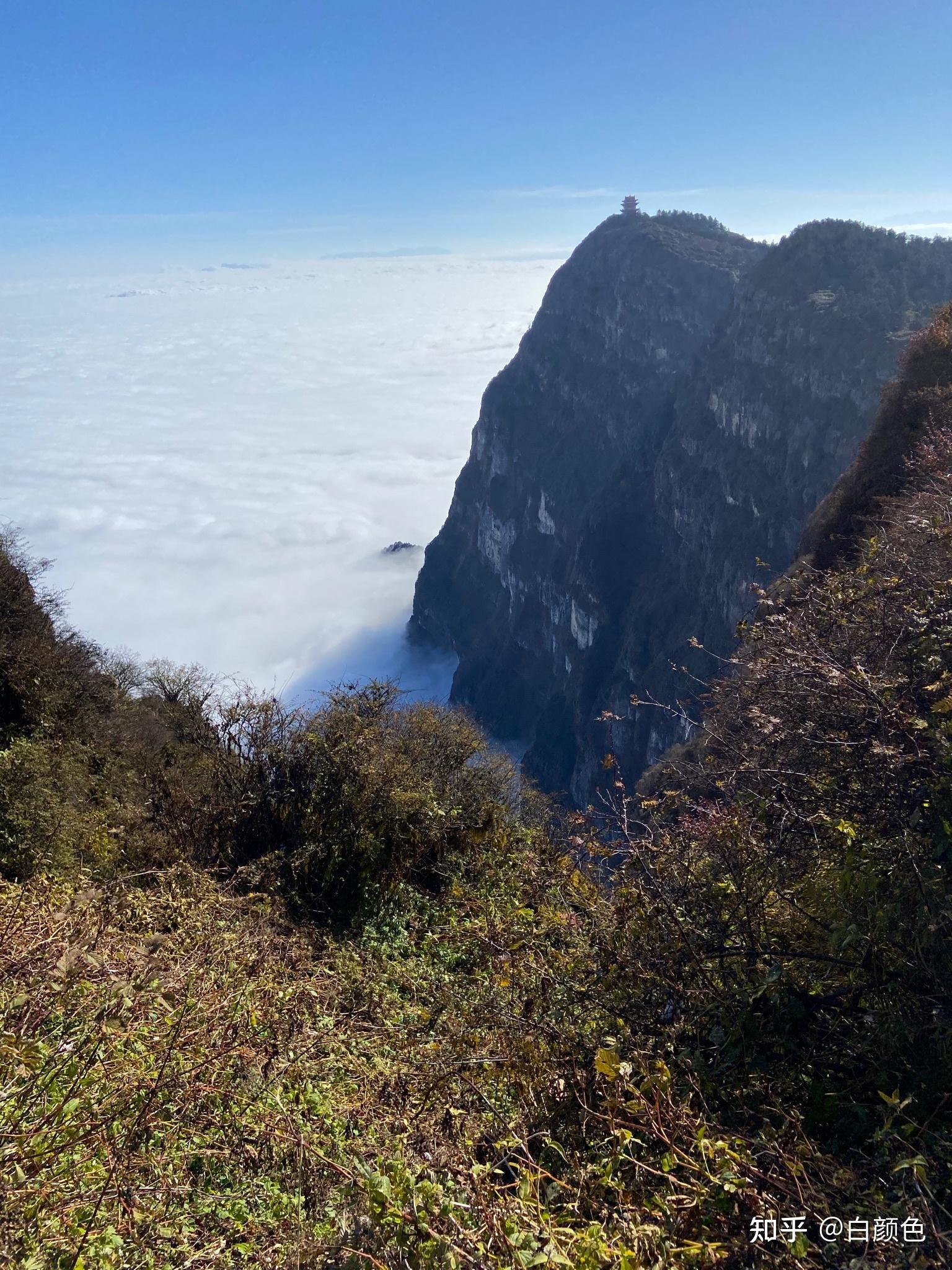 这个金顶值得来看看,这一趟下来峨眉山会出现在景都出现了.