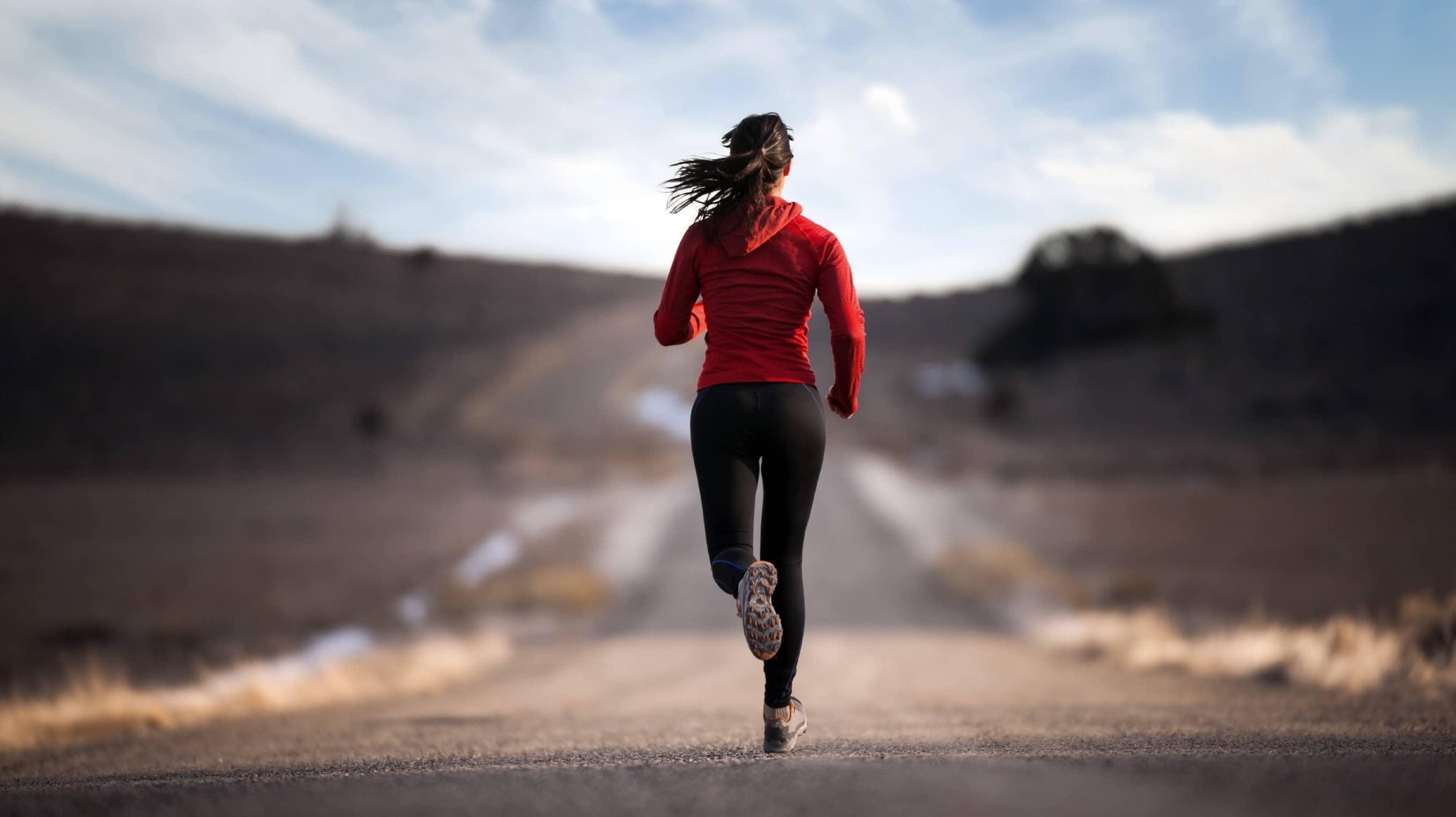 一群女人在跑步机上跑步运动方式锻炼身体健身健康生活健康生活理念图片下载 - 觅知网