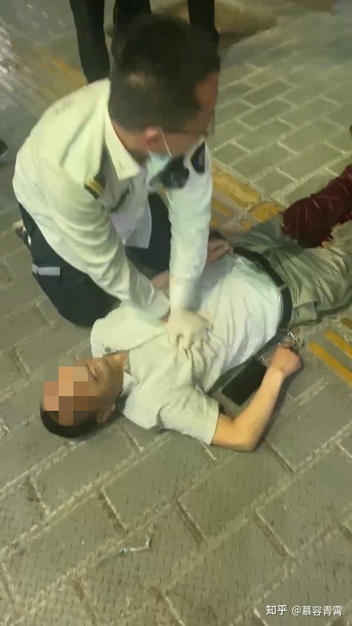 宝鸡一男子在街边被人捅破大腿动脉失血身亡