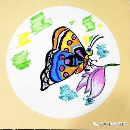 6.用不同深浅的的绿色以及黄色,局部不均匀的画在宣纸上准备晕染背景