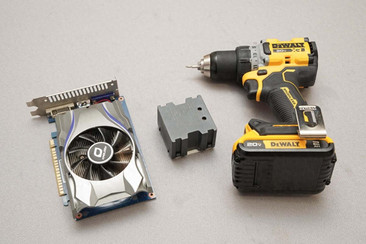 户外便捷作业,功能配件更出色,得伟dewalt工程作业套装充电评测