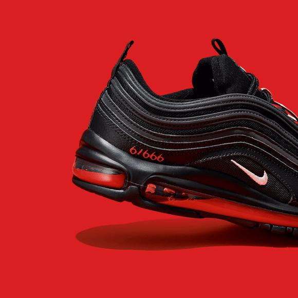 耐克在国外也被抵制了联名新鞋里装人血每双售价高达六千元