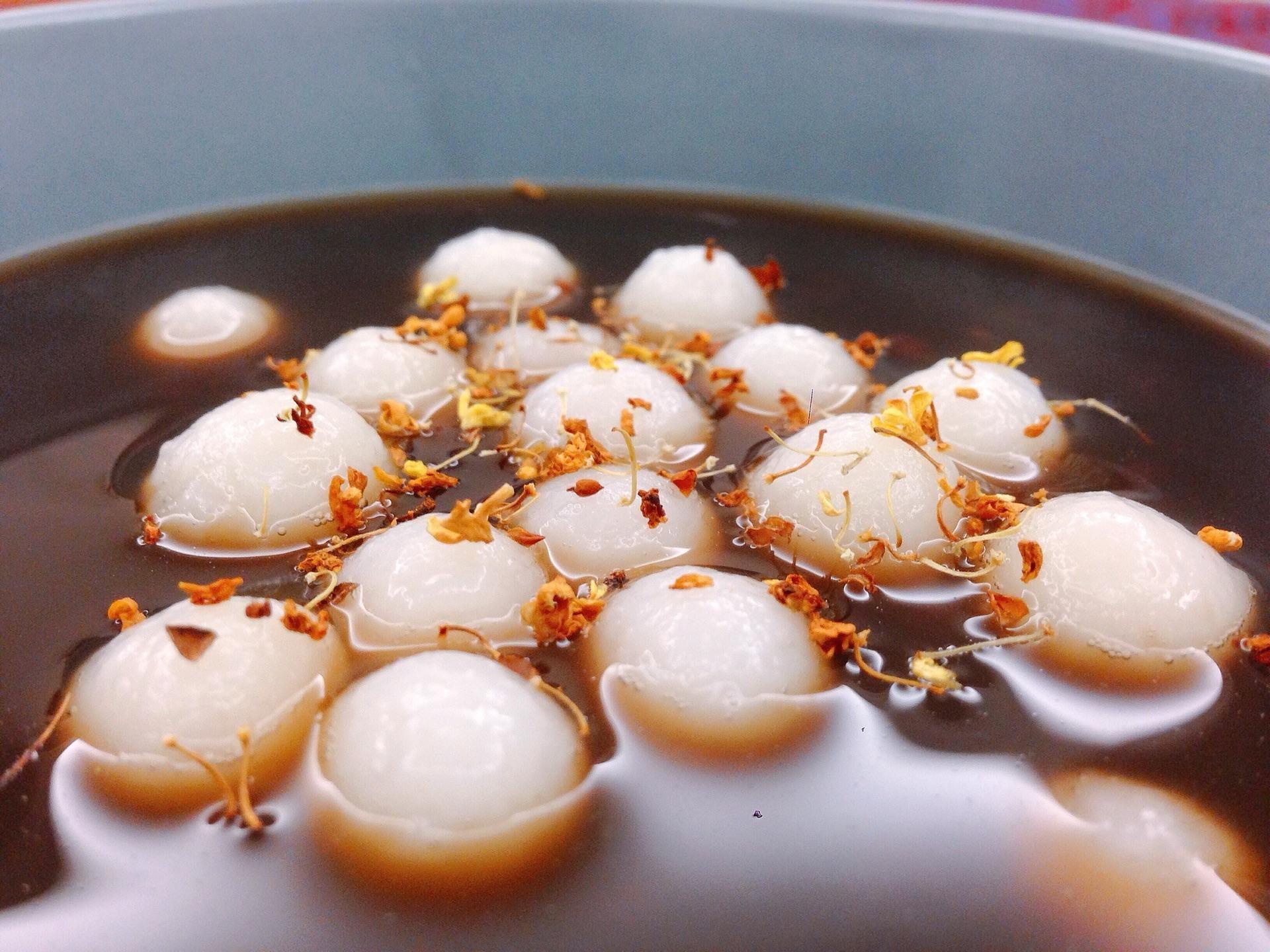 谢邀～红豆小圆子做法超简单的,你需要准备的材料:红豆;糯米圆子