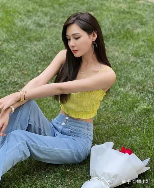 汪小菲终于迎来新恋情和绯闻女友春游张莹莹穿露脐衫身材抢镜