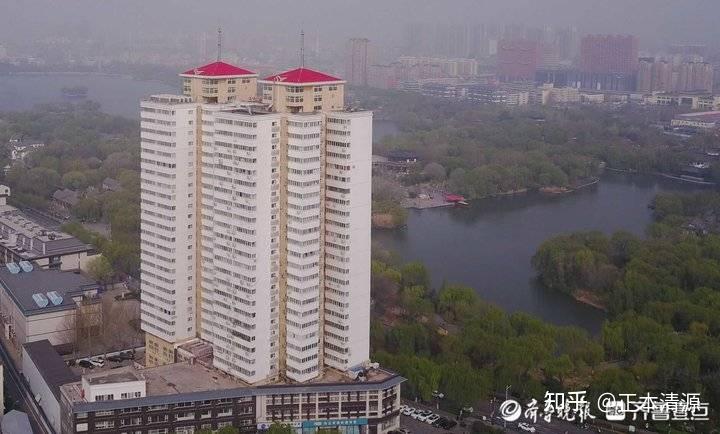 济南保护大明湖视廊近百米高的东湖大厦将被依法处置