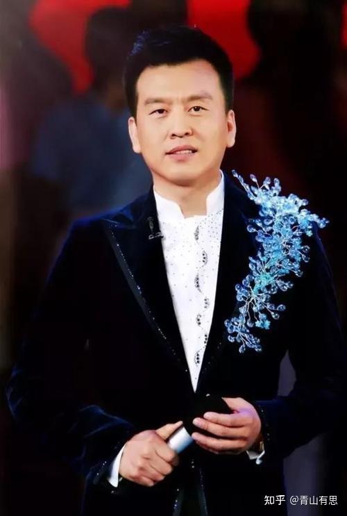 央视春晚四大主持聚会!周涛调皮,朱军显沧桑,董卿留短发仍美丽