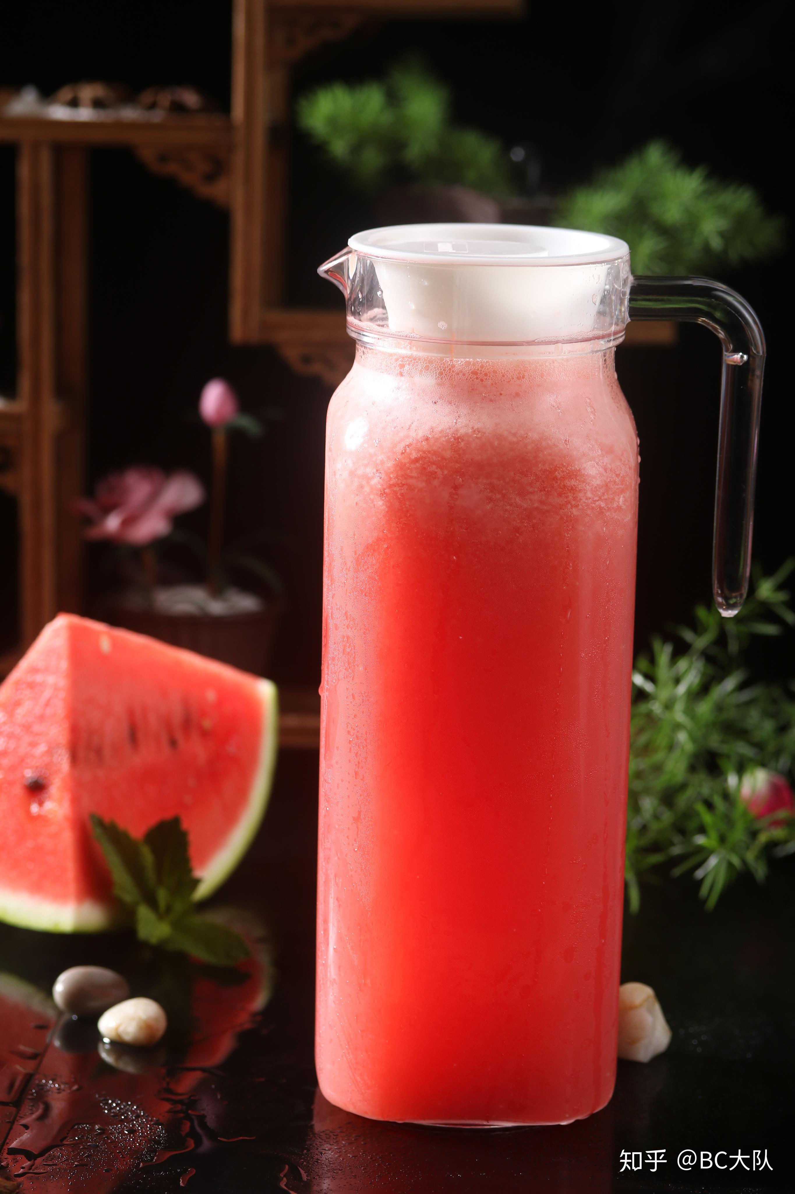 在一顿热火朝天,满头大汗的火锅面前的你,怎么能少的了冰镇饮料呢?