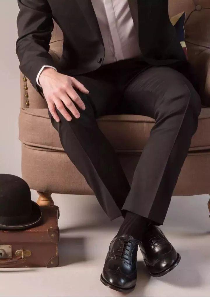 好尴尬呀西裤又撕裆了