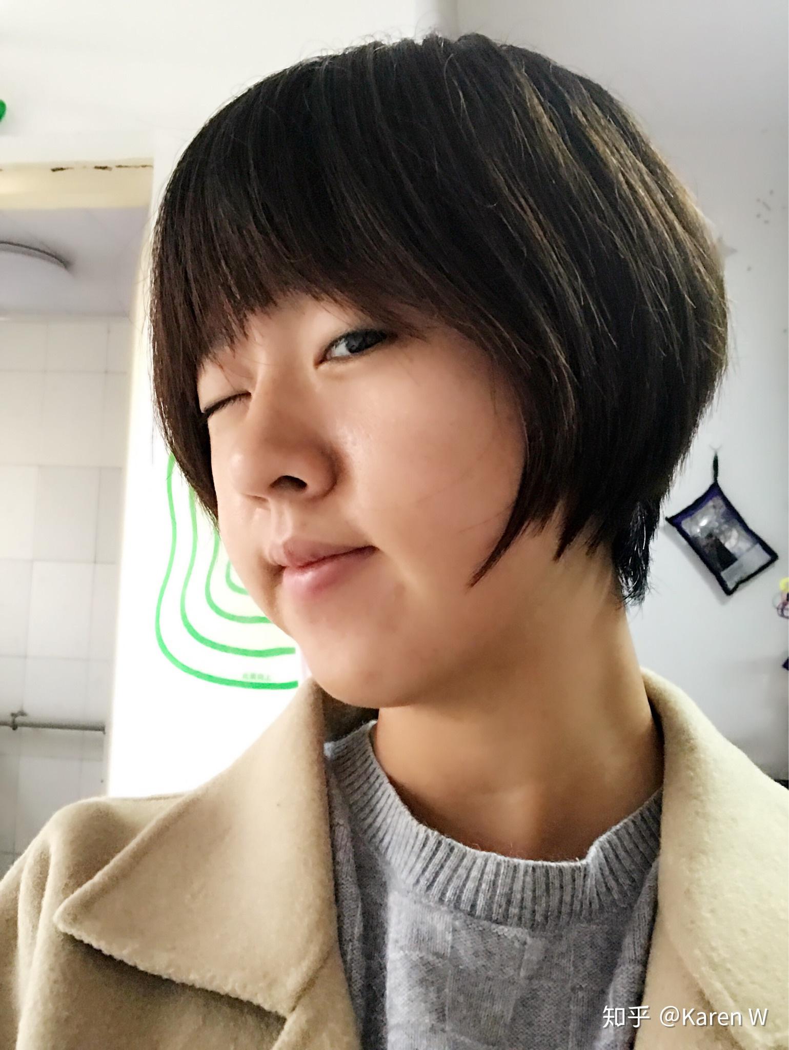 怎么自己剪头发剪短一点 v2-f59fffdbf054e3011ad5fe6bf5acf637_r.jpg