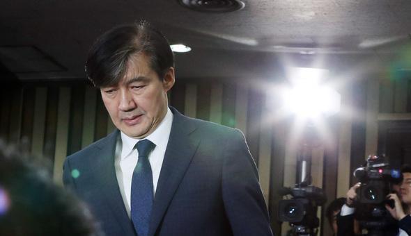 雪莉曹国文在寅那个深度下沉的绝望世界