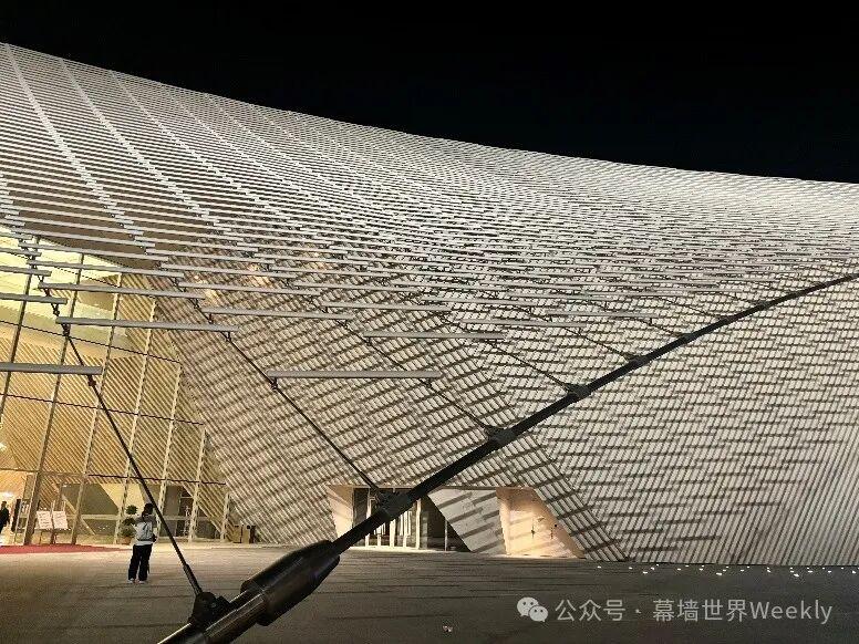 【幕墙项目】当16515根釉面陶棍邂逅100mm大拉索——大地幕墙解码南昌保利大剧院悬索陶棍美学 - 知乎