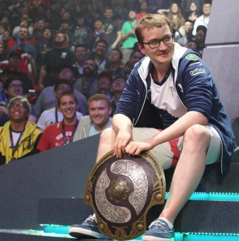 刀圈二三事:DOTA2获TGA多项提名,马桶哥智