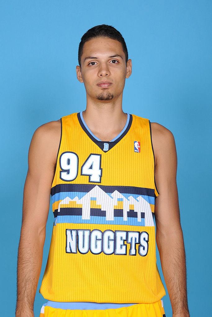 他变秃了,也变强了!nba法国官方晒富尼耶今夕对比图