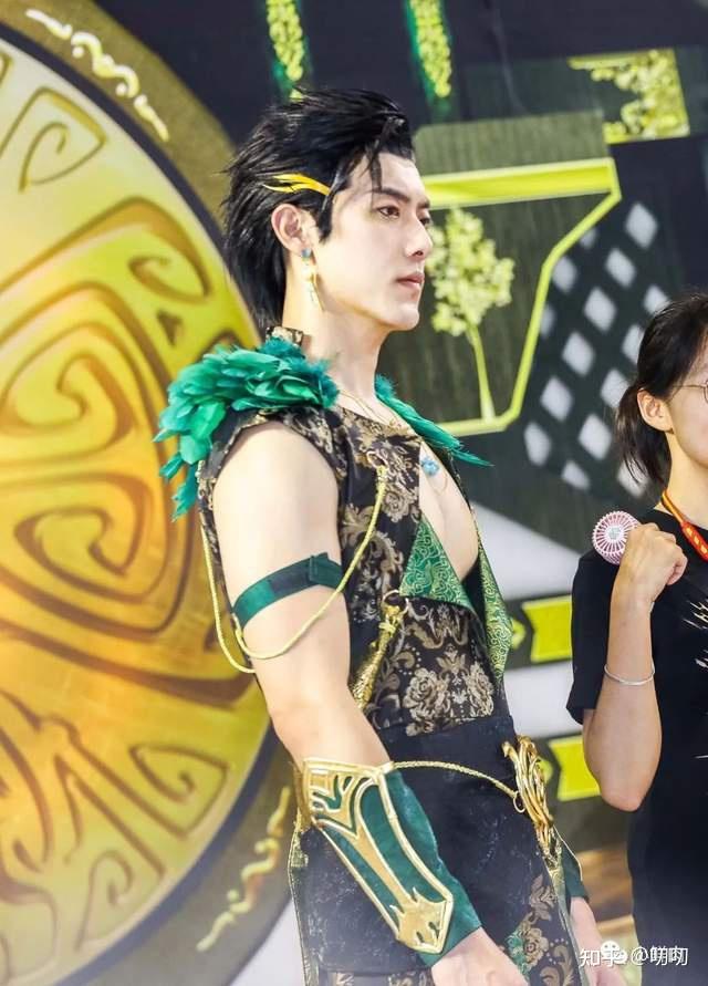 188cm真人版王者荣耀达摩火了!大长腿牛奶肌太可了! - 知乎