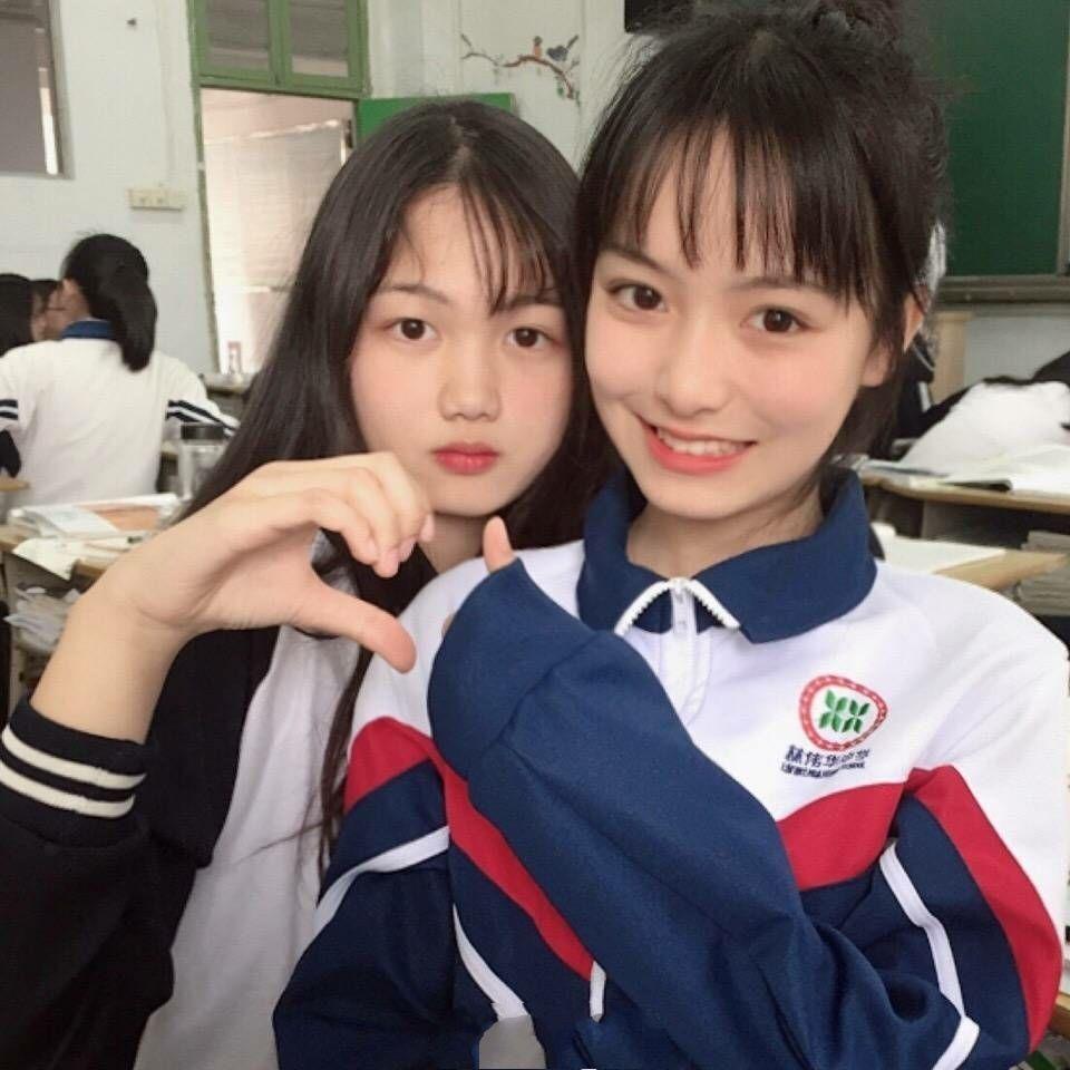中学时代的清纯少女 是初恋啊