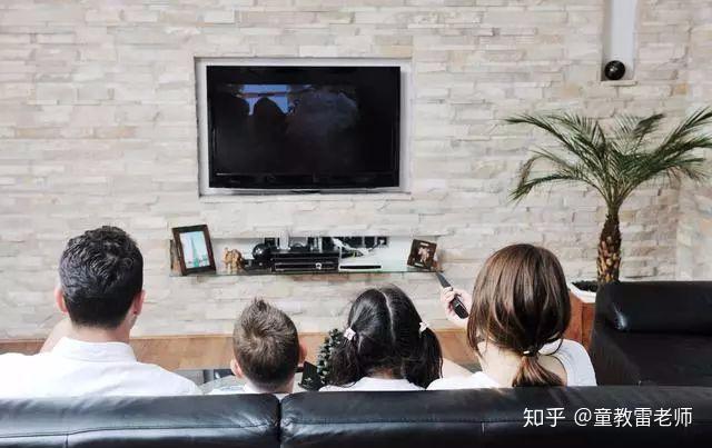电视中的难忘画面正在伤害孩子的成长爸爸妈妈要重视