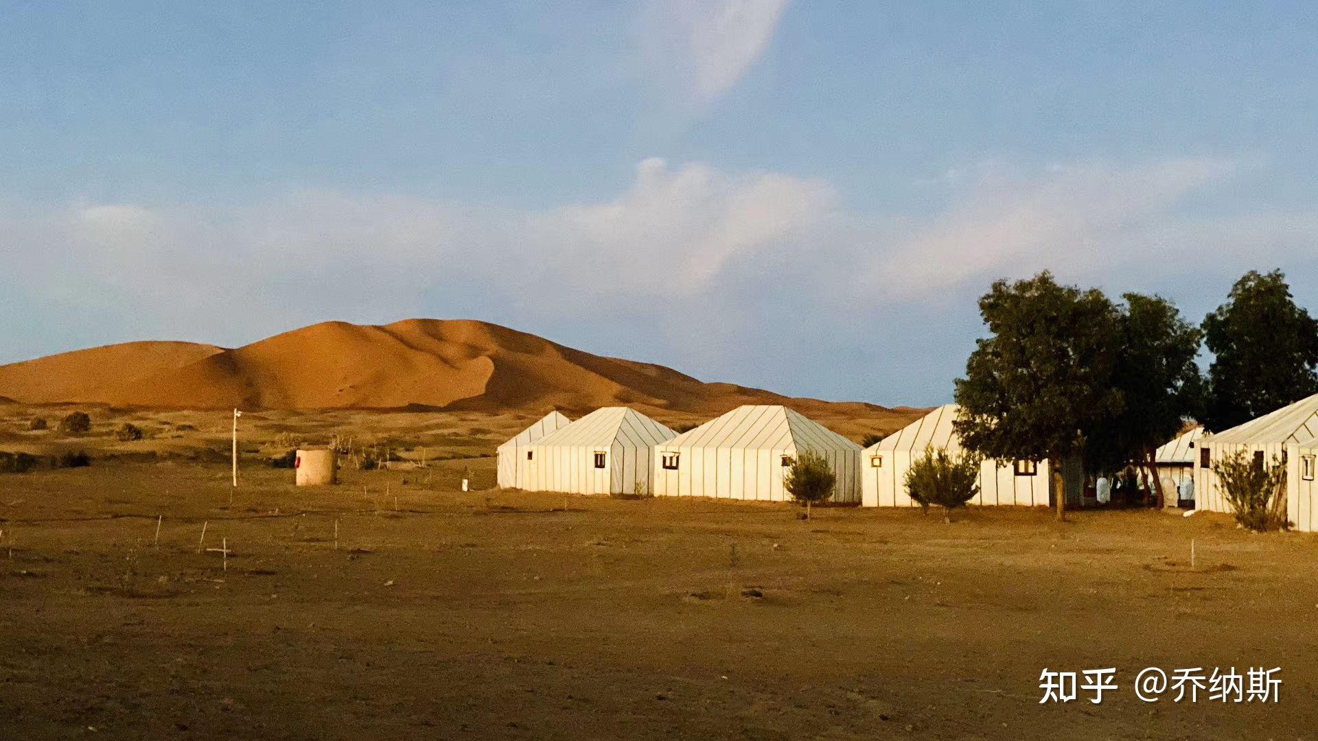 [摩洛哥位于非洲西北端,东接阿尔及利亚,南部为撒哈拉沙漠,西濒浩瀚的