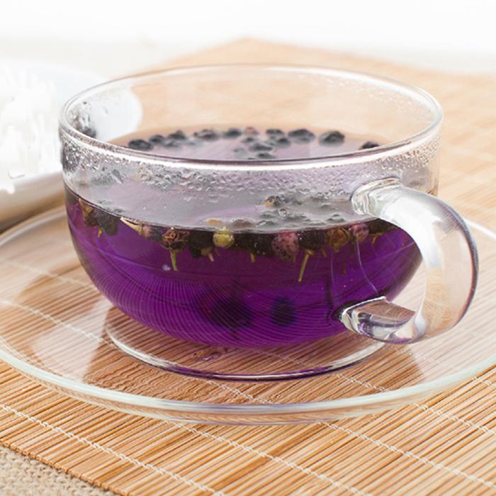 黑枸杞和菊花它们两者的属性和功效都非常的好,其中黑枸杞性微温,味甘