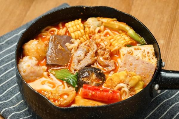 在家怎么做牛奶麻辣烫 v2-f69aa1daf3811b9f493736980f724273_r.jpg