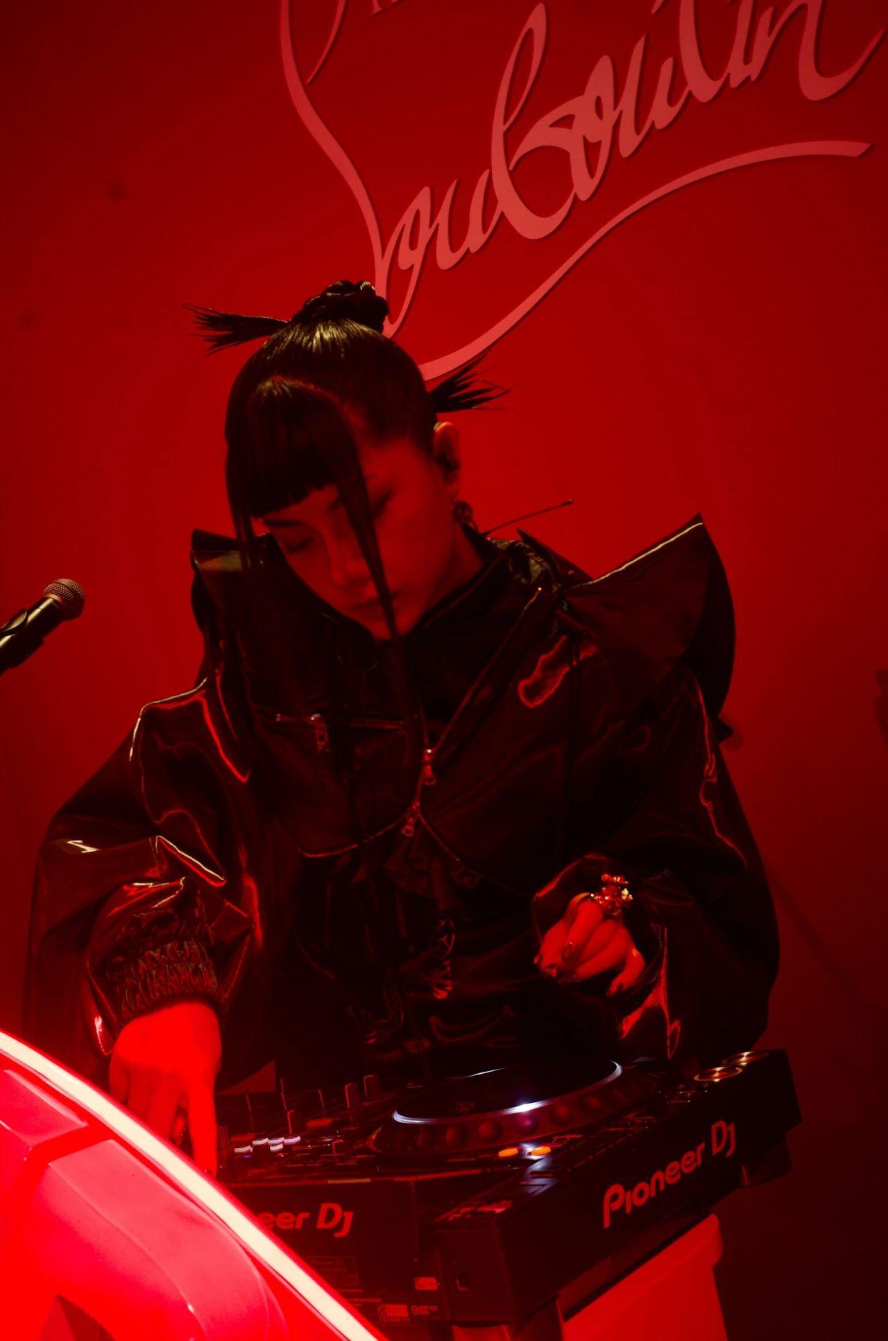 v4.0-电子歌姬魅力四射