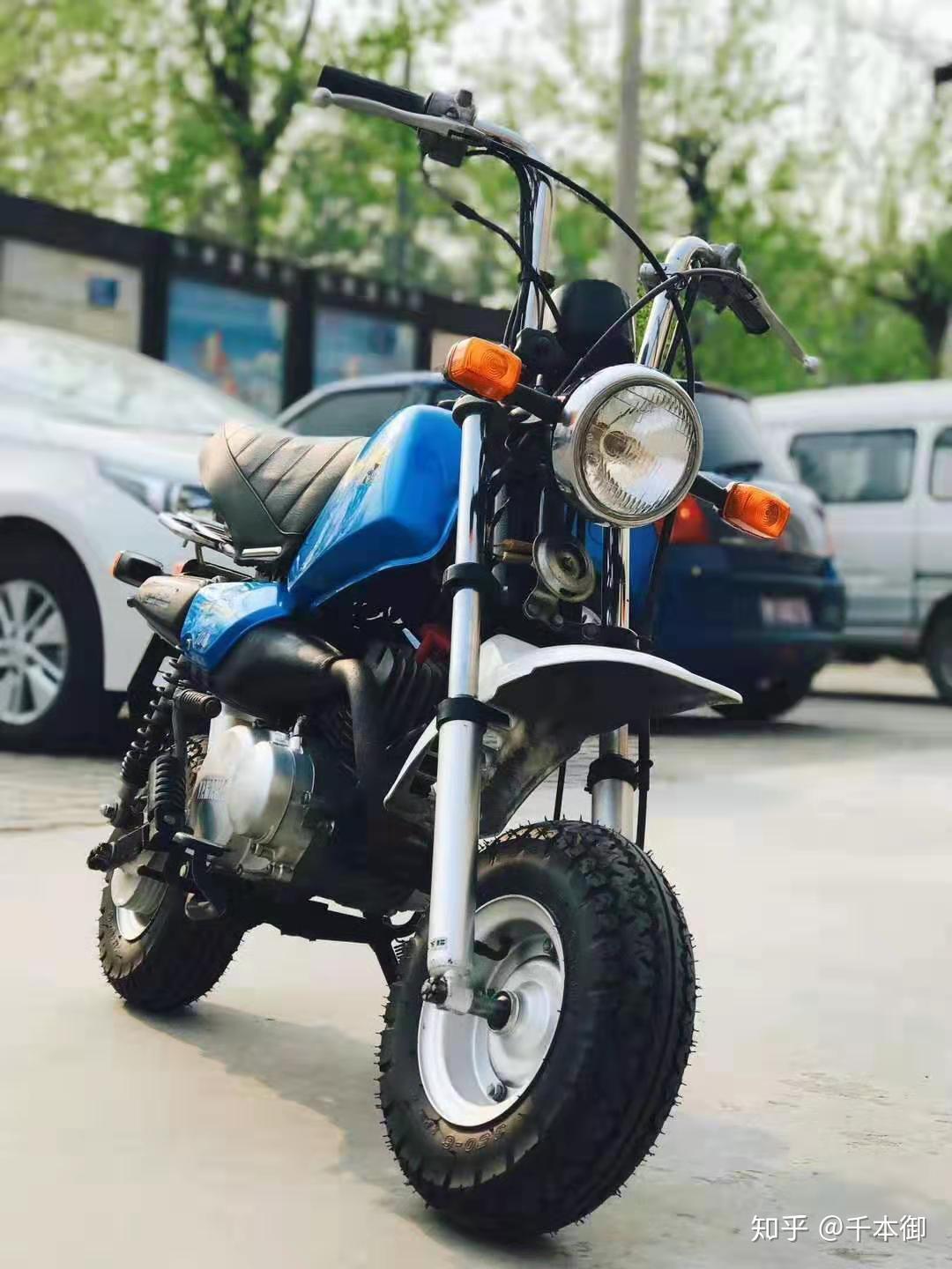 yamaha pocke就出现了,带着推动雅马哈摩托车走向轻便化,低龄化的目标