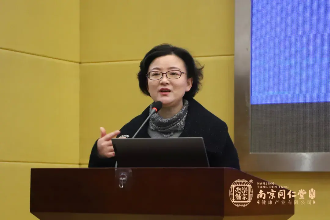 财务内控中心团队(胡雪情,罗丹丹,董玲玲,查晓慧)开展财务知识培训,以