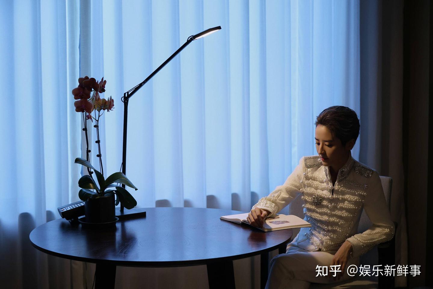 蒋一侨亮相央视2023重阳特别节目 摇滚演绎《远走高飞》获观众称赞 - 知乎