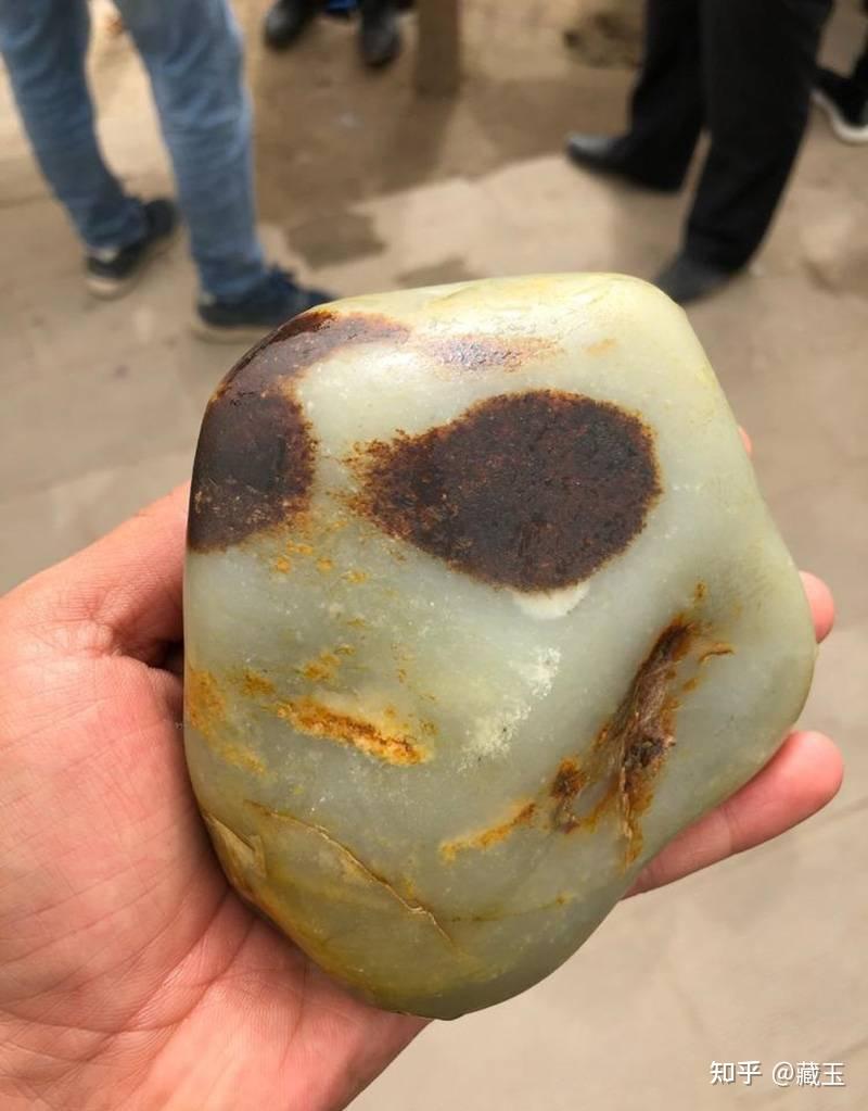 市场再现天狗奇石籽料价格更加让人震惊