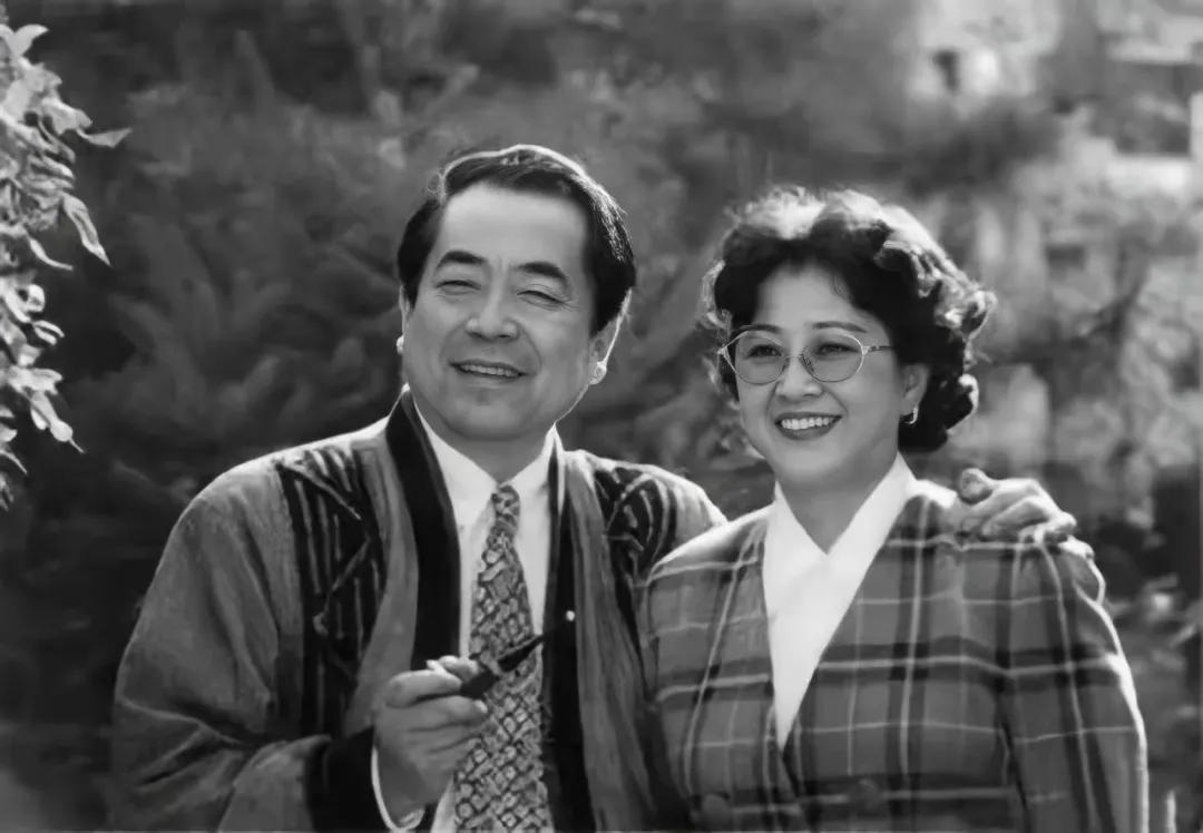 抬举的反义词(抬举的反义词是贬低吗对吗)