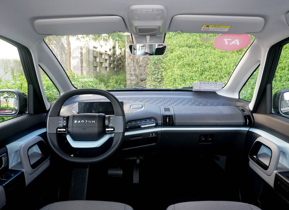 车主说新宝骏e300半年用车体验智能程度高品质感满意