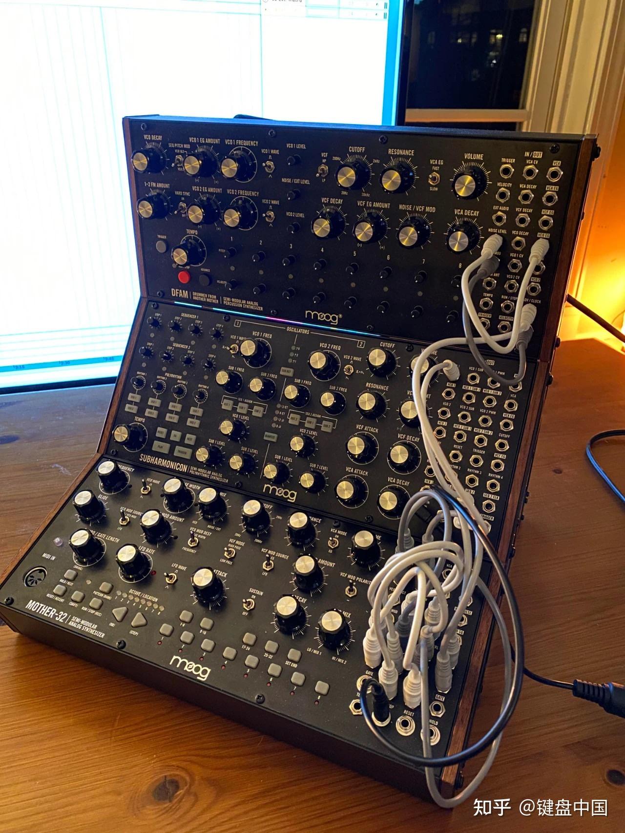 甜水网sweetwater三位合成器专职员聚首即兴moog全家族