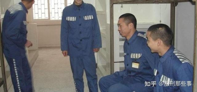 服刑人员在监狱里一年四季都穿什么衣服? - 知乎