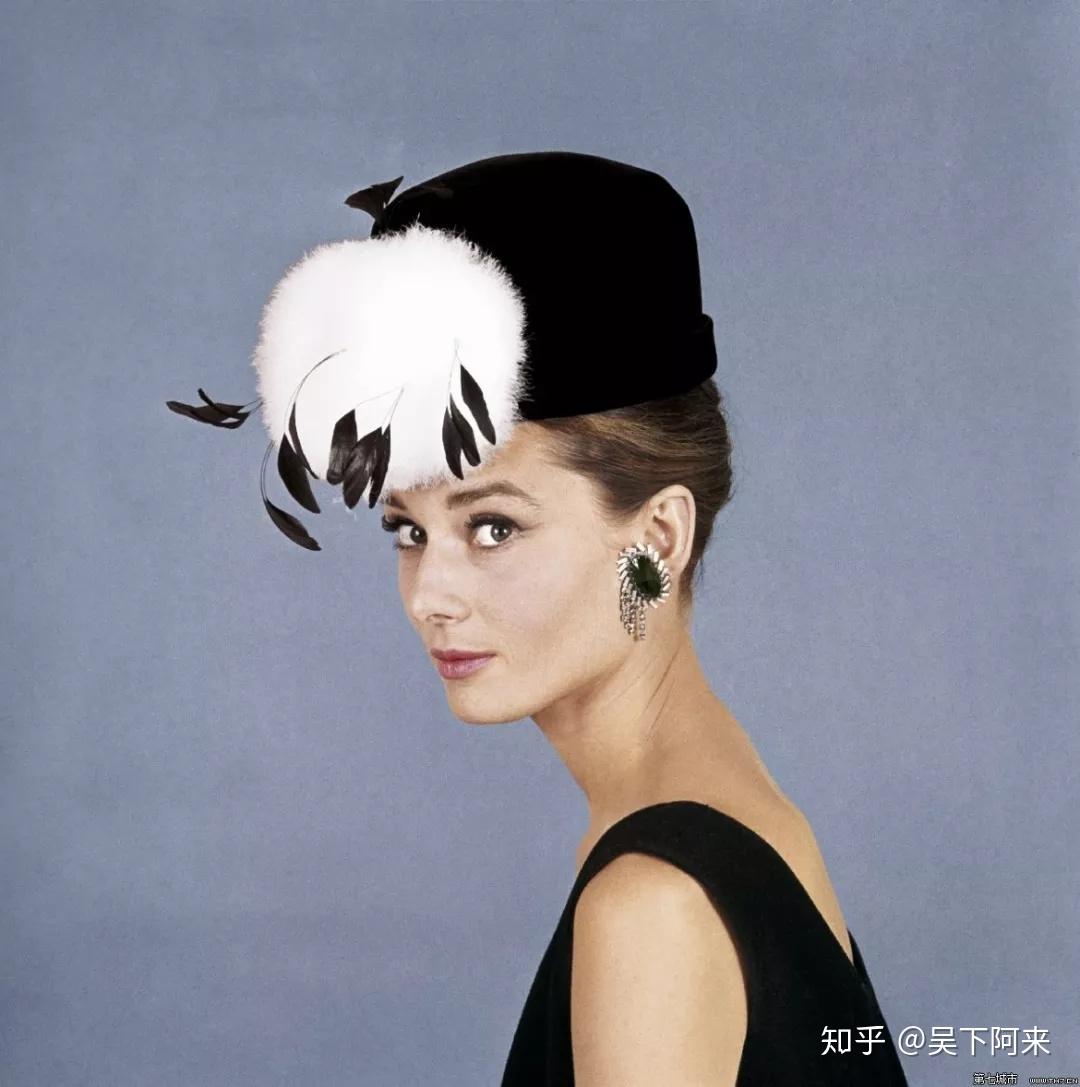 了一条视频,是来自一位订阅好几年的欧美彩妆博主,前兰蔻艺术总监lisa