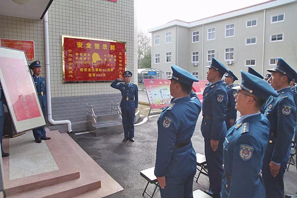 空降精武标兵孙广建争当基层模范带兵人