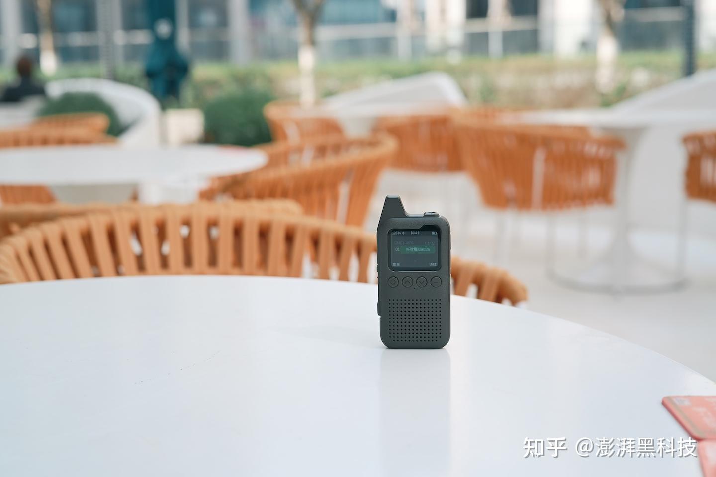 通讯零焦虑 极蜂公网对讲机QM01 凭什么成为商用场景的小助手