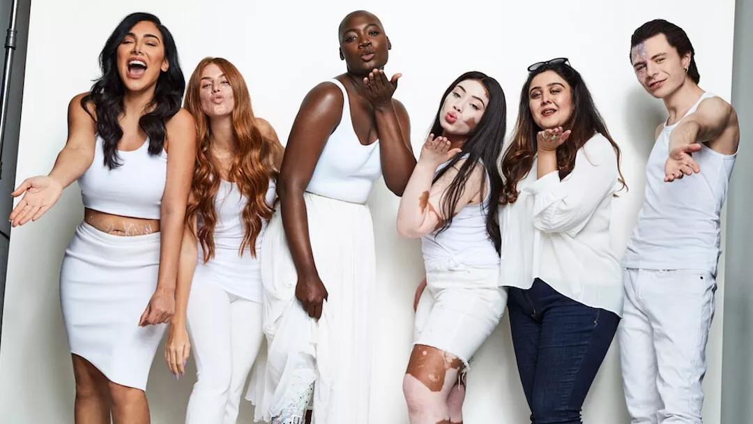 时尚博主hudakattan一对假睫毛支起的亿万化妆品帝国