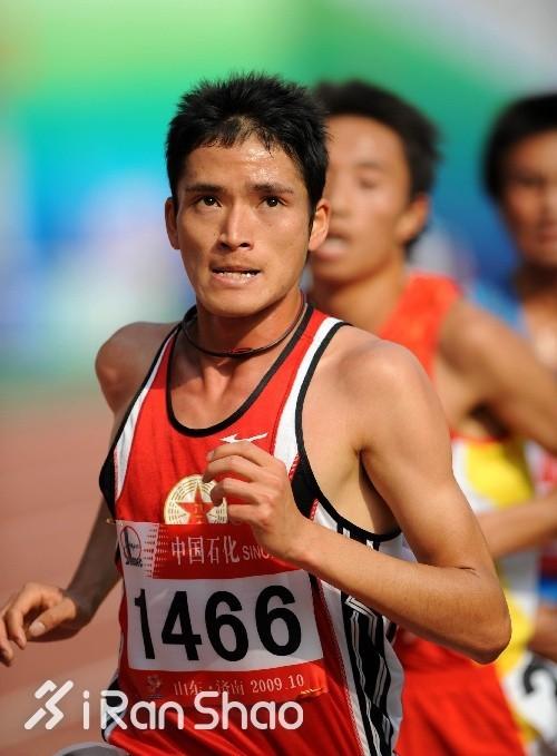 昆明马拉松国内冠军杨定宏田径老兵的最后拼搏